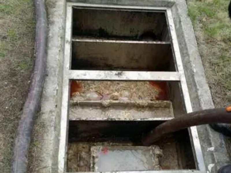 碾子山隔油池清理