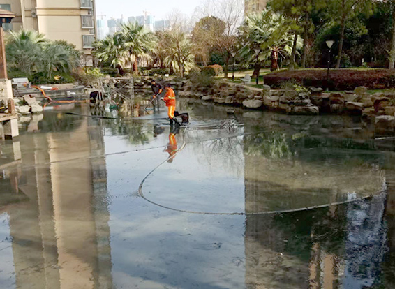 碾子山景观池淤泥清理